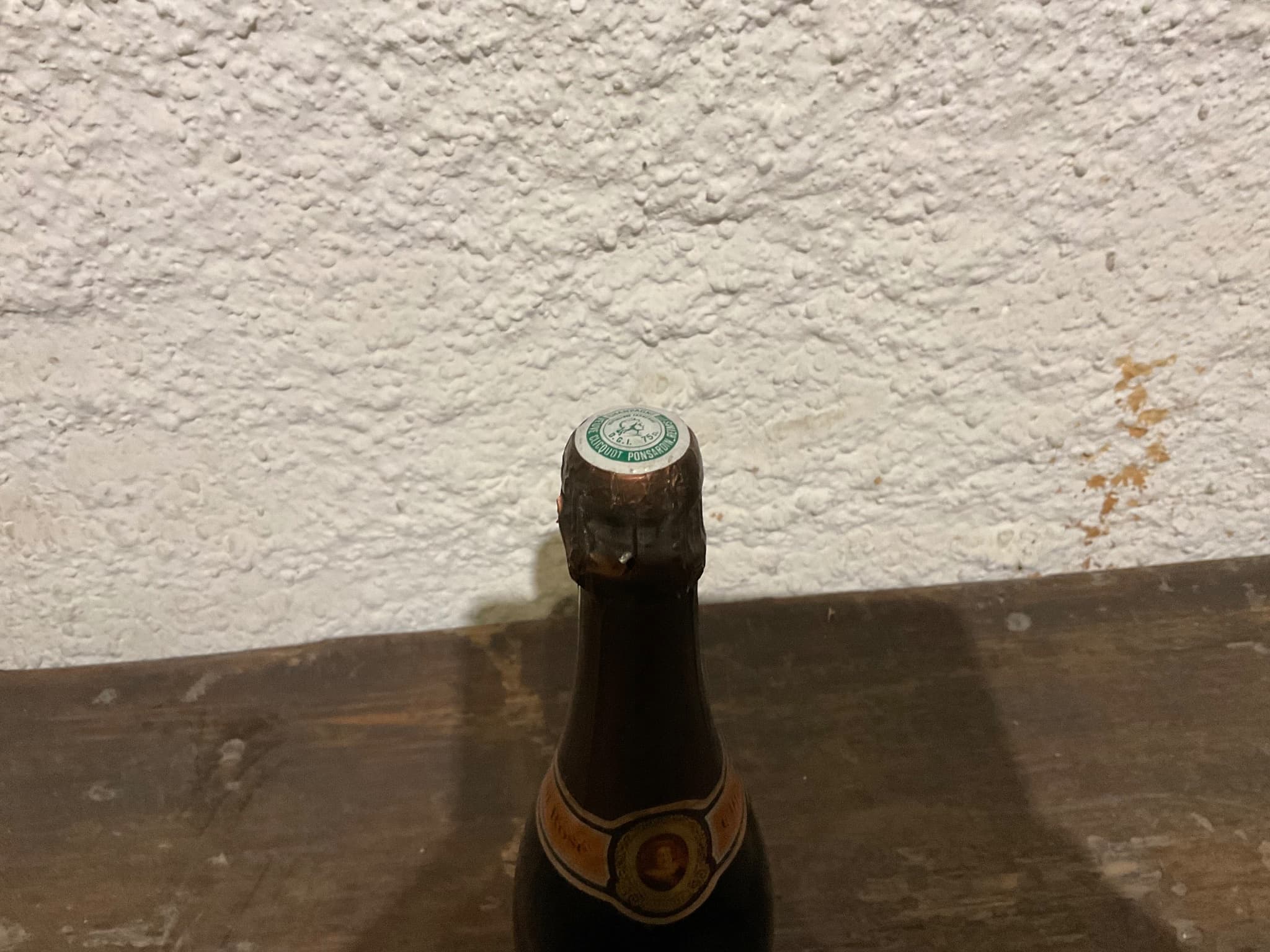 Caps