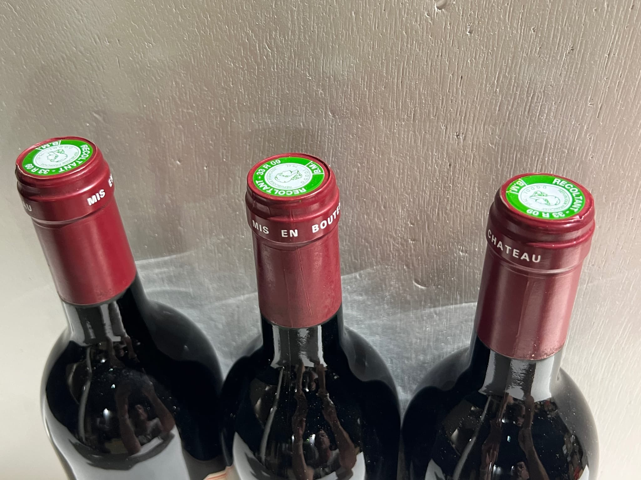 Caps