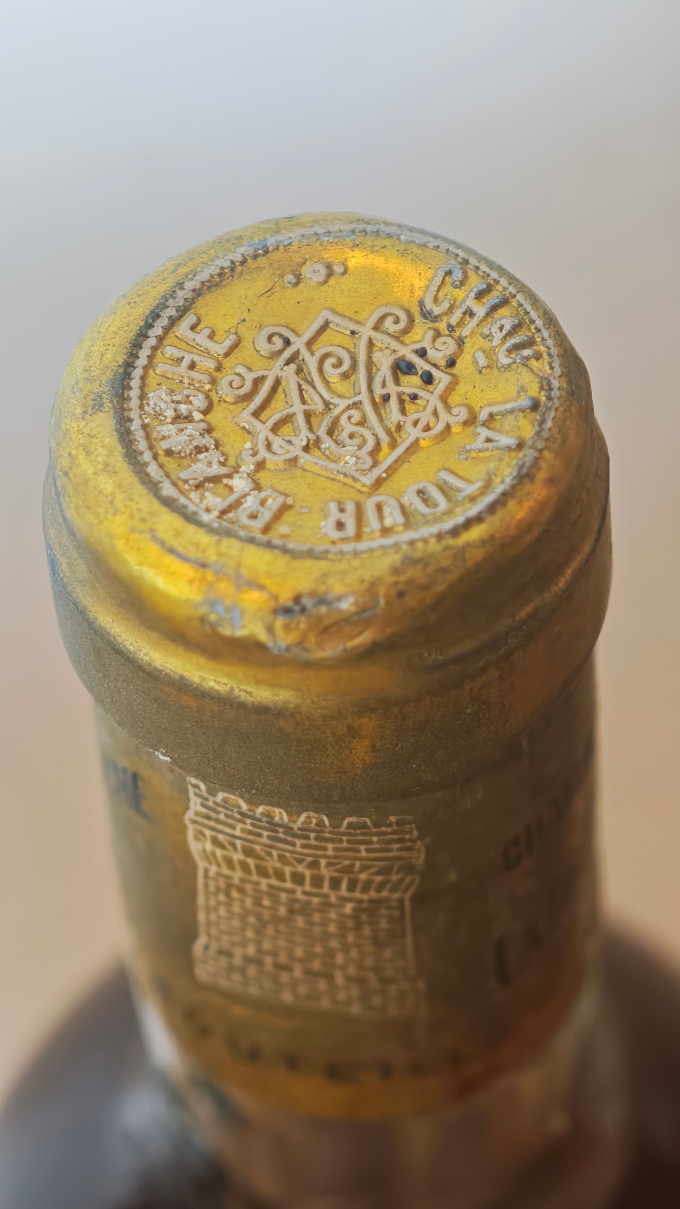 Caps