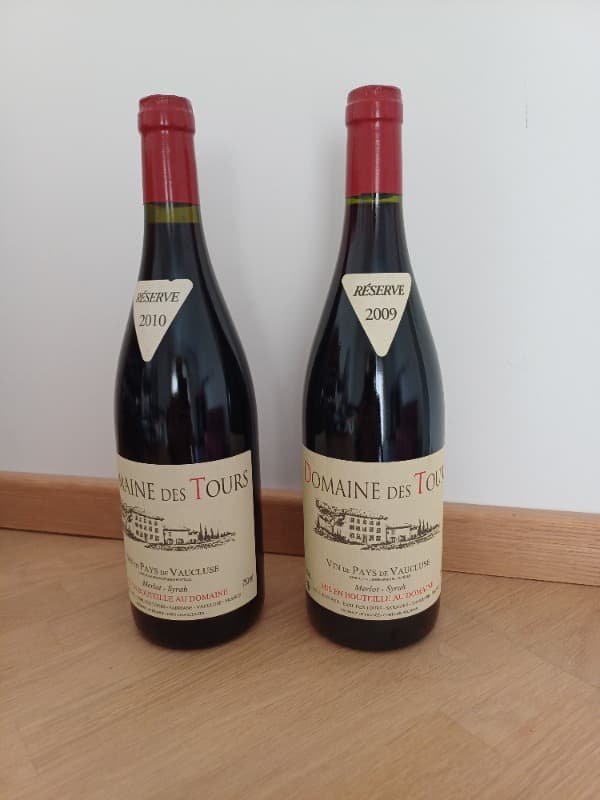 2 x Merlot, Domaine des tours, Vin de Pays du Vaucluse, 2009, 2010