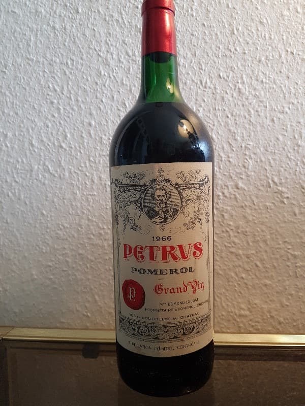 PETRUS, Pomerol, 1966 (Magnum)