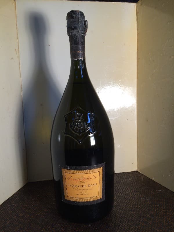 LA GRANDE DAME, VEUVE CLICQUOT, Champagne, 1985 (MAGNUM)
