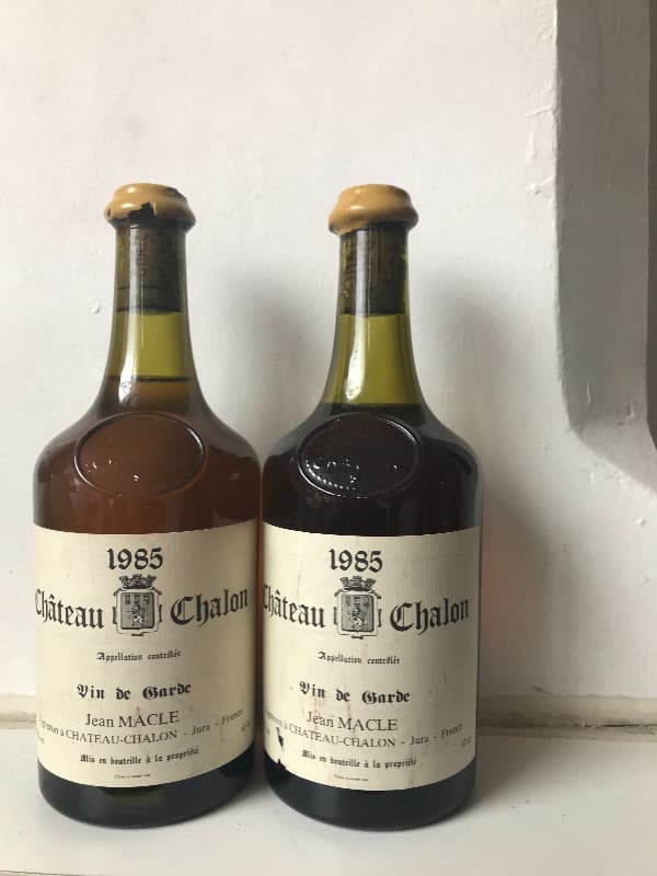 2 x Domaine Jean Macle 62 cl, Château-Châlon, 1985