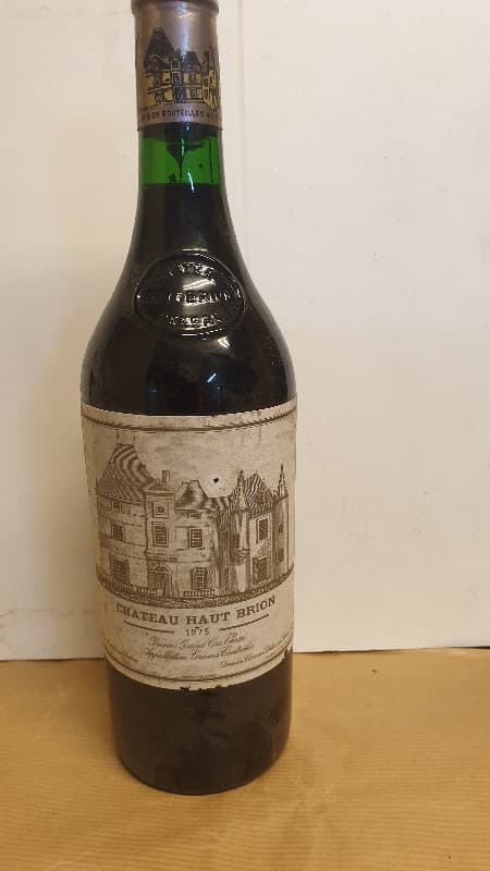 CHATEAU HAUT BRION, Pessac-Léognan, 1975