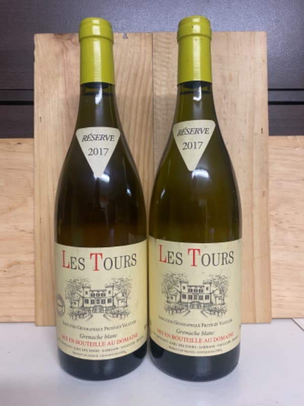 2 x Vin de Pays du Vaucluse, Les Tours - Grenache Blanc, Château des Tours, 2017