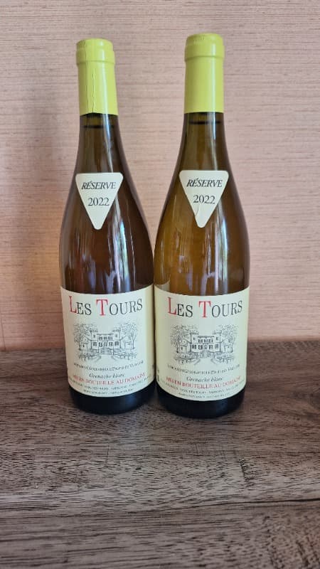 2 x Vin de Pays du Vaucluse, Les Tours - Grenache Blanc, château des Tours, 2022