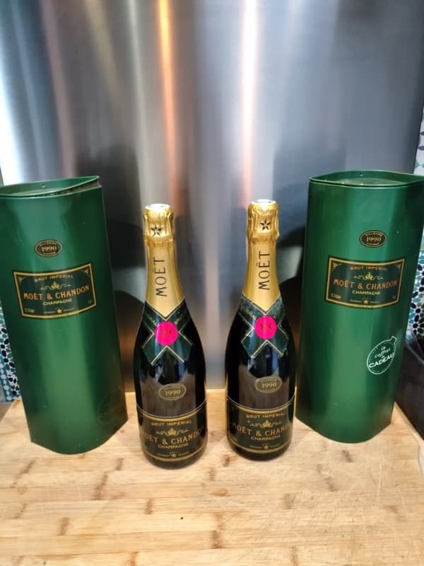 2 x Millésimé vintage, Moët & Chandon, Champagne, 1990